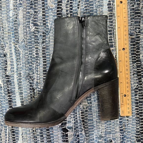 Elsa two tone leather heeled boots size 39 1/2 - Picture 8 of 11